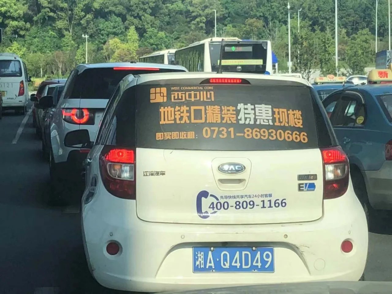 移動(dòng)的廣告牌 汽車出租車車后貼廣告的市場價(jià)值與合規(guī)之道